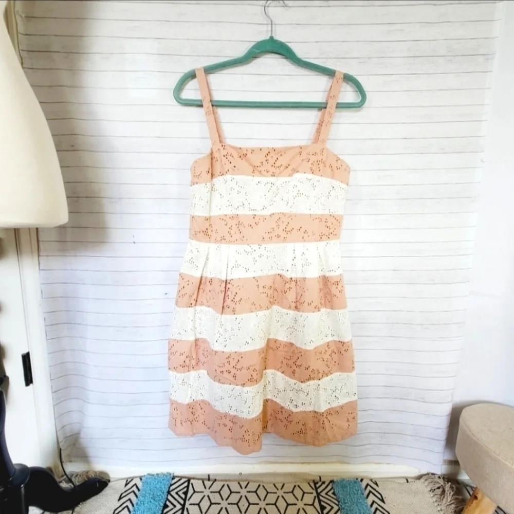 LOFT PEACH & WHITE EYELET LACE FIT & FLARE, SZ 6